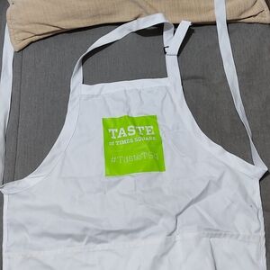 Used "Taste of Times Square" apron. (Measurement photos included)